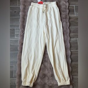 Cider beige pull on draw string joggers, size medium, NWT